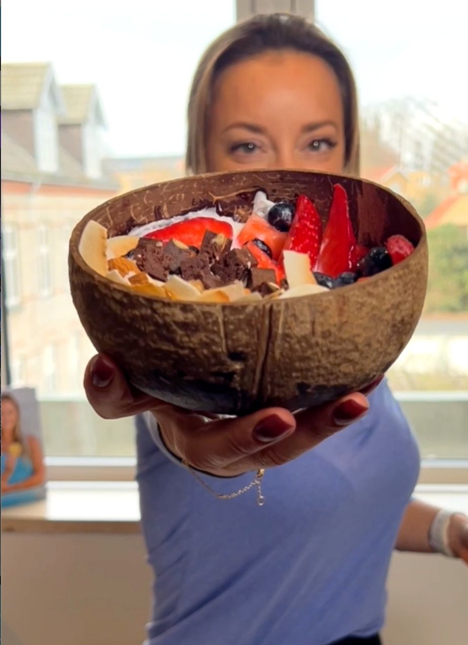 Tasty Bowl with yoghurt and topping